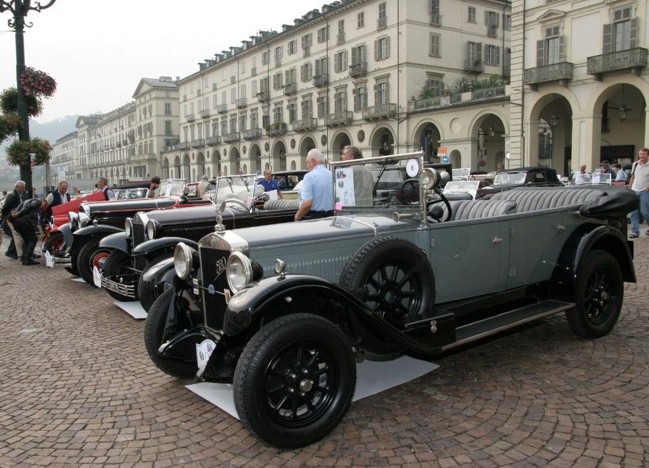 Auto d'epoca a Torino.