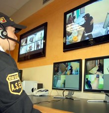 4 settembre 2008. - Modernizzazione dei carceri in Messico: una foto del centro di controllo della prigione di alta sicurezza di Almoloya di Ju�rez inaugurato ieri dal governatore dello Stato del Messico, Enrique Pe�a.