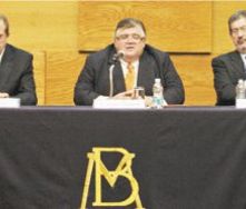 29 luglio 2010. - Durante la presentazione del rapporto trimestrale sull'inflazione, Agust�n Carstens, Governatore della Banca Centrale messicana (Banxico), ha spiegato che, mentre i mercati finanziari si stanno avvicinando alla normalit�, y dati pi� recenti dell'economia Usa mostrano indizi di un possibile rallentamento. La crescita economica del Messico � intimamente legata a quella degli Stati Uniti.