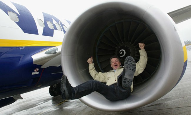 Ryanair: adesso si vola in piedi.