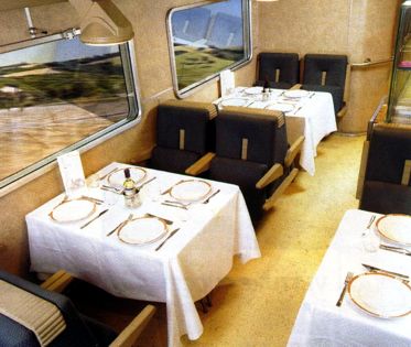 La gloriosa carrozza ristorante � a fine corsa, sparir� dalle nostre Ferrovie.