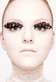 Ciglia finte, la nuova tendenza della moda.