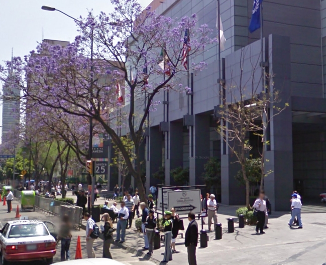 L'Hotel Sheraton Centro Storico s'innalza oggi sull'angolo di Avenida Juárez e Azueta,